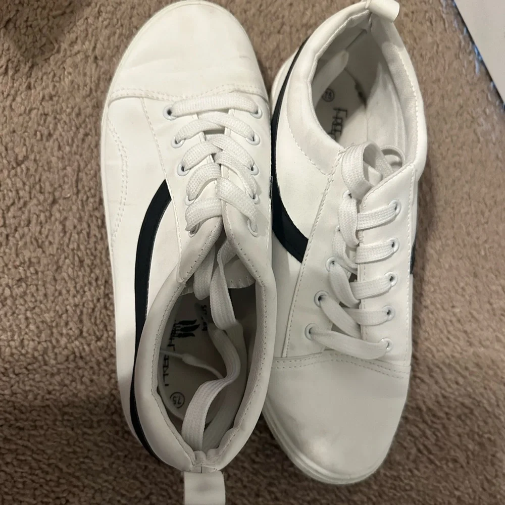 Eli’s - Picture 3 of 4